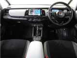 ◆視界広々で非常に運転しやすくロングドライブでも疲れを感じさせないすっきりとまとまったインパネ周りです。