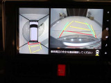パノラミックビューモニター付きです。車両を上から見たような映像をディスプレイオーディオ画面に表示。運転席からの目視だけでは見にくい、車両周辺の状況をリアルタイムでしっかり確認できます。