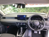 ご覧のように、視界が広く運転しやすいように設計されています。また、デュアルフルオートエアコンで快適です。