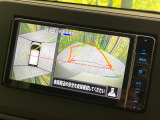 【アラウンドビューモニター】専用のカメラにより、上から見下ろしたような視点で360度クルマの周囲を確認することができます☆死角部分も確認しやすく、狭い場所での切り返しや駐車もスムーズに行えます。