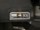 ハンドルの左下にETC2.0がついています。高速道路の料金所の通過も楽々です。 カードの取り出しもしやすい場所についています。
