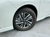 205/60R16純正アルミホイールが装着されています。