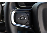 音声操作も装備されており、運転中の操作も楽々行えます。