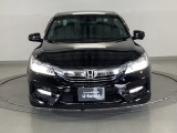 最新のLEDヘッドライトで、より明るく遠くまで照らします!フロントバンパーにはLEDフォグライトが装着されています。
