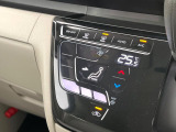 【オートエアコン】一度お好みの温度に設定すれば、車内の温度を検知し風量や温度を自動で調整。暑い&hellip;寒い&hellip;と何度もスイッチ操作をする必要はありません。快適な車内空間には必須の機能ですね♪