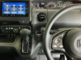 ホンダ純正メモリーナビ搭載なので、遠方へのドライブもお任せ下さい!ステアリング左手側にオーディオ関連のコントロールスイッチを配置しています。操作時は視線を逸らすことなく運転に集中できます