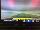 【バックカメラ】運転が苦手な方も車庫入れラクラクです!ギアをリバースに入れれば自動的に切り換わりますので、面倒な操作は不要です♪狭い駐車場もお車を傷つけず安心ですね!