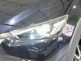 【LEDヘッドライト】悪天候や夜間走行時も良好な視界を確保し安心して運転できる高輝度LEDヘッドライトを装備!点灯速度が早く、消費電力も抑えられています。