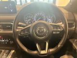 細く見えるハンドルですが、しっかりと握れるデザインになりますので、楽に運転が可能です。