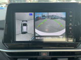 アラウンドビューモニター搭載。上から見下ろしたように液晶に映るのでスムーズな駐車をサポートします。