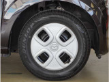 【ホイールキャップ】車に良く似合う純正ホイールキャップが装備されています。ノーマルタイヤ、スタッドレスタイヤも広島マツダにお任せください。