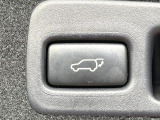 【パワーバックドア】スマートキーや運転席のボタンを押すだけでリアゲートが自動で開閉します!荷物を持っている時や、高い位置にあるバックドアを閉める際に便利な機能です♪