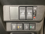 両側電動スライドドアは運転席から操作ができるよう、操作スイッチが付いています。Hondaセンシング用のVSA(ABS+TCS+横滑り抑制)解除と路外逸脱抑制機能などのオンオフスイッチも装備しています。
