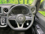 インテリアに合わせたデザインのステアリングは、運転される方のことも考え、運転しやすい形状、大きさです。是非一度、実際に触ってお確かめください。