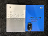 スマートキーは鍵をバッグに入れたままでもドアロックの開閉やエンジンのON・OFFができます。夜間や雨の日も鍵を探さなくて良いので便利です。
