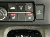 運転席/助手席シートヒーターで寒い日もすぐに温かくなり快適に過ごせます。2段階の温度調整が可能です