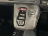 エレクトリックギアセレクターを採用することで、さらに洗練されたセンターコンソールになりました。