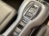 ワンアクションでスムーズな運転を支援する、エレクトリックギアセレクターに、パーキングブレーキは、電子制御パーキングブレーキです。