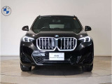 【キドニーグリル】BMWは約90年もの間、ほぼ全ての車両にひと目でBMWだと分かるこの特徴的なフロントグリルが備えられ、デザイン・アイコンとして親しまれてきました。
