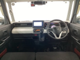 【前方視界】開放的な前方視界!運転がしやすく疲れにくいです♪窓が大きく、見通しがとっても良いおクルマですよ♪