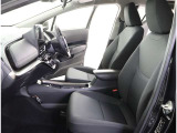 高いホールド性で運転姿勢が安定します。長距離ドライブでも疲れにくいのが魅力です。快適なドライビングライフをお送りください♪