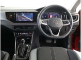 レザーステアリングにデジタルメーターです!車両情報、ナビをメーター画面内で確認できます)お客様の運転をサポートします!