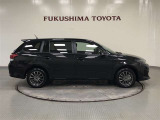 【まるごとクリーニング】シートを取り外し、車内を徹底洗浄。隅々まで丁寧に仕上げています。