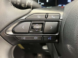 ステアリングスイッチ付き。前方から目を離すことなく操作することが可能です。