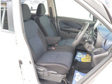 お車選びをお楽しみ頂けるよう、在庫車の展示スペースを十分に確保しております。