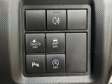 【プリクラッシュセーフティ】前方の車両等を検知し、衝突しそうな時は警報で注意を促し、ブレーキを踏む力をサポート。ブレーキを踏めなかった場合は衝突被害軽減ブレーキが作動、衝突回避をサポートします。