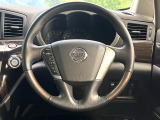 インテリアに合わせたデザインのステアリングは、運転される方のことも考え、運転しやすい形状、大きさです。是非一度、実際に触ってお確かめください。