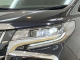 LEDヘッドライトです。デザイン性がよくとても明るいので、夜間の走行や悪天候でも安心です。しかも長寿命!