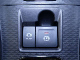 【ブレーキホールド】・・・「HOLD」スイッチを押し、システムONの状態にしておくことで、渋滞や信号待ちなどでブレーキを踏んで停車した時にブレーキを保持。 アクセルを踏むと解除されます。