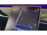 【コマンドシステム】センターのコントローラーとスイッチ類及び音声認識機能により、ナビゲーションやオーディオ&ビジュアル、車両設定等を安全に操作できます。また高精度ディスプレイを採用しています。