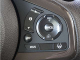 【アダプティブクルーズコントロール】予め設定した車速内でクルマが自動的に加減速。前走車との適切な車間距離を維持しながら追従走行します。【LKAS】車線維持支援システムでステアリング操作を支援。
