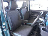 【清潔感のある運転席&助手席】隅々までクリーニングの行き届いた運転席&助手席。目立ったシミや汚れ等もございません。