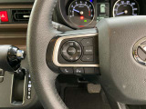 運転中、オーディオの操作をしてて、ハッとしたことはありませんか?ステアリングスイッチは、運転中でもハンドルでオーディオの操作が可能です。安全なドライブをサポートします。