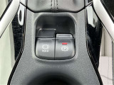 各種操作スイッチです。【電動パーキングブレーキ】は自動でサイドブレーキをかけてくれる安心機能です。