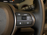 【ステアリングリモコン】ステアリングにオーディオ調節可能なスイッチが装備されていますので運転中でも視線をそらさずにオーディオの調節が可能です!