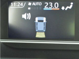 クリアランスソナー付きです。障害物に近づくと、表示や音声で警告してくれるので便利な機能です。