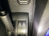 【シートヒーター】雨の日や冷えた車内でも、シートの座面をやさしく温め快適な運転をサポート。