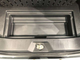 充実の小物入れを完備。ついつい貯めがちな小物をスッキリ収納できますね。
