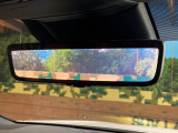 【デジタルインナーミラー】後席の大きな荷物や同乗者で後方が確認しづらい時でも安心!カメラが撮影した車両後方の映像をルームミラー内に表示。クリアな視界で状況の確認が可能です!