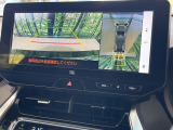 【パノラミックビューモニター】専用のカメラにより、上から見下ろしたような視点で360度クルマの周囲を確認することができます☆死角部分も確認しやすく、狭い場所での切り返しや駐車もスムーズに行えます。