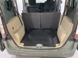 商用車ならではの広大な荷室です。開口部も大きいので荷物の出し入れもスムーズです。