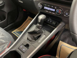 オートエアコン♪お好みの温度に設定するだけで車内を快適空間にしてくれますよ♪