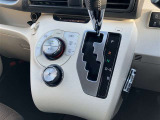 オートエアコン★温度を設定すれば車内を快適な温度に保ってくれます♪