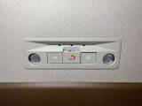 【SOSコール】スイッチを押すだけでオペレーターに接続。警察や消防に連絡し、緊急車両を手配。クルマの位置情報も共有されます☆