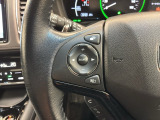 ステアリングにオーディオ操作スイッチが付いています。オーディオ画面に直接タッチしなくても操作が出来ますので、運転に集中できます。