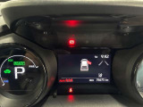 視認性に優れたメーターを採用しており、走行中でも車速や情報が分かりやすく表示されます。運転時の視線移動をむりのない範囲に抑え、快適で安心感のあるドライブをサポートします。